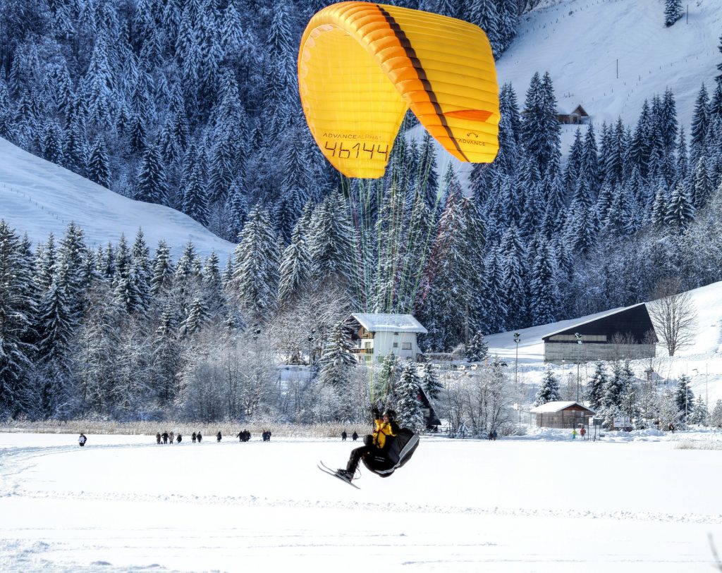 une session parapente en hiver